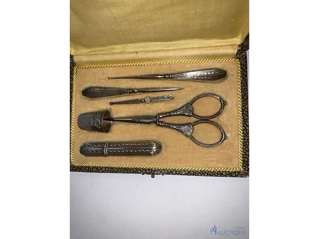 Zilverkleurige naaiset - afbeelding 4 van  5