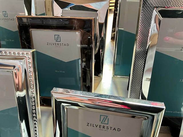 Zilverstad diverse soorten en maten fotolijsten (19x) - afbeelding 9 van  12