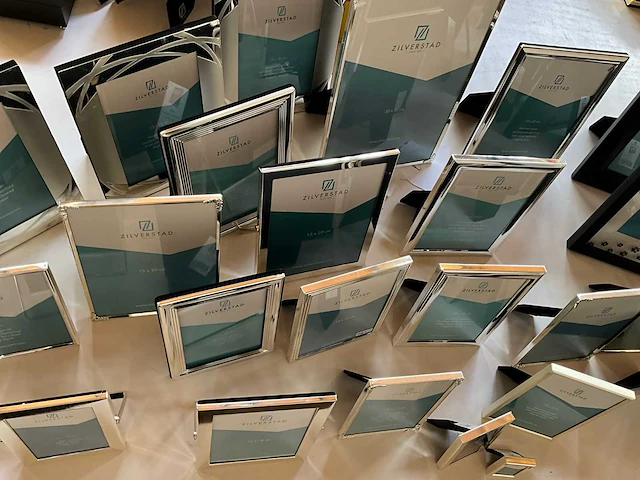Zilverstad diverse soorten verzilverde fotolijsten (25x) - afbeelding 5 van  15