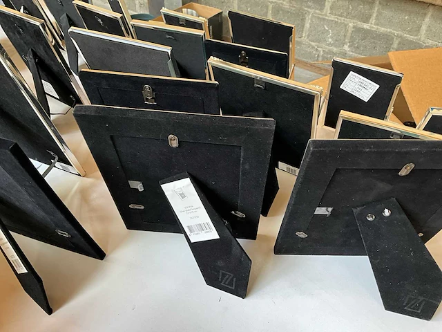 Zilverstad diverse soorten verzilverde fotolijsten (25x) - afbeelding 6 van  15