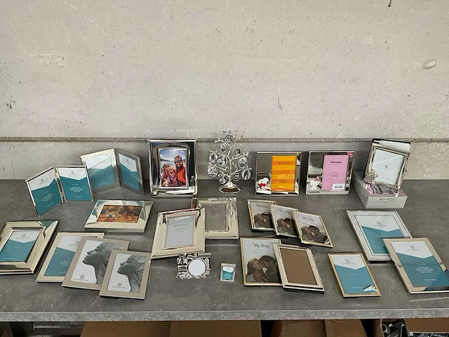 Zilverstad diverse verzilverde fotolijsten (24x) - afbeelding 1 van  10