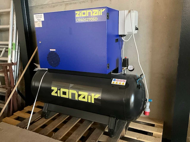 Zionair - 2022 - luchtcompressor geluidsgedempt 270l 11 bar 4kw 400v - afbeelding 1 van  10