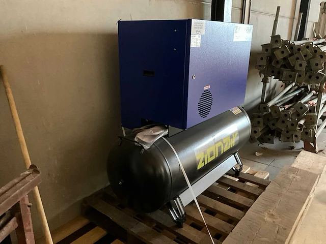 Zionair - 2022 - luchtcompressor geluidsgedempt 270l 11 bar 4kw 400v - afbeelding 3 van  10
