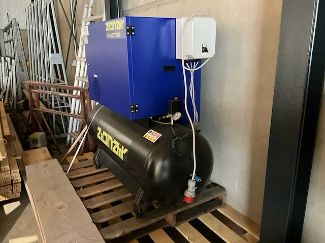 Zionair - 2022 - luchtcompressor geluidsgedempt 270l 11 bar 4kw 400v - afbeelding 4 van  10