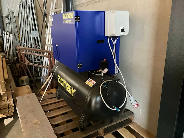 Zionair - 2022 - luchtcompressor geluidsgedempt 270l 11 bar 4kw 400v - afbeelding 9 van  10