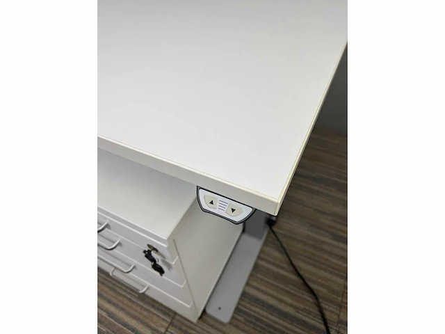 Zit /sta elektrisch bureau kinnarps - afbeelding 9 van  13