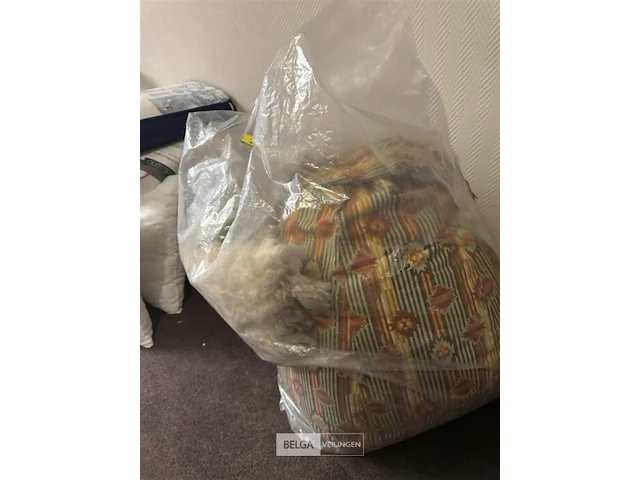 Zitkussen + schapenvel - afbeelding 2 van  2