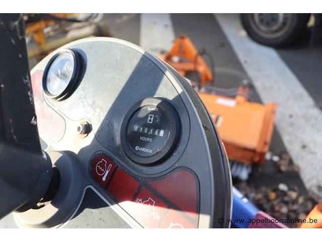 Zitmaaier iseki sfh 240, 1016 werkuren - afbeelding 4 van  6