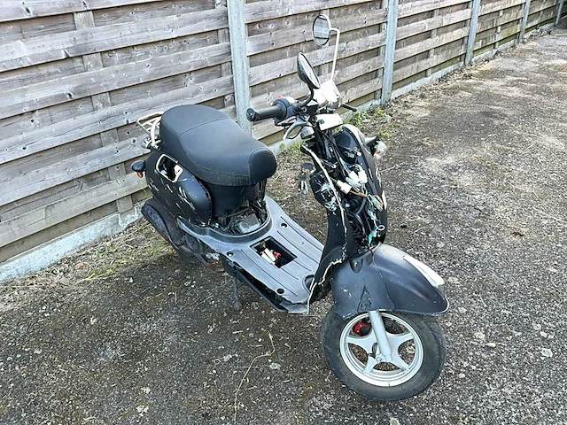 Zoë vanesi scooter - afbeelding 3 van  7