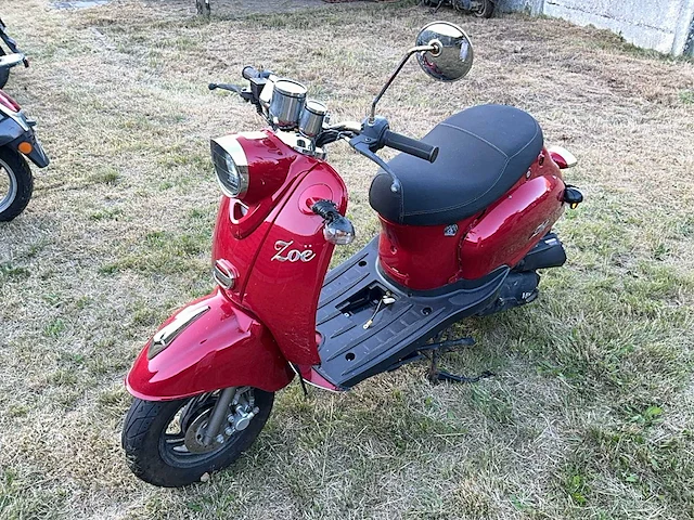 Zoë vanesi scooter - afbeelding 1 van  6