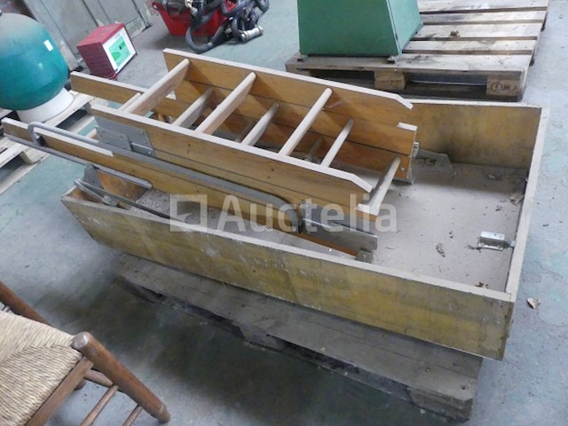 Zolderluik met vouwladder - afbeelding 3 van  4