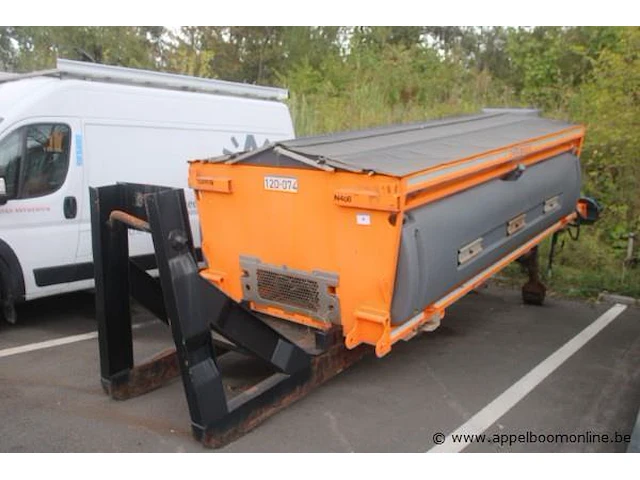 Zoutstrooier giletta uh4000 a/d, snr uh751ed41r, bj 2014, geen bediening, beschadigd - afbeelding 1 van  8