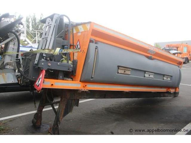 Zoutstrooier giletta uh4000 a/d, snr uh751ed41r, bj 2014, geen bediening, beschadigd - afbeelding 3 van  8