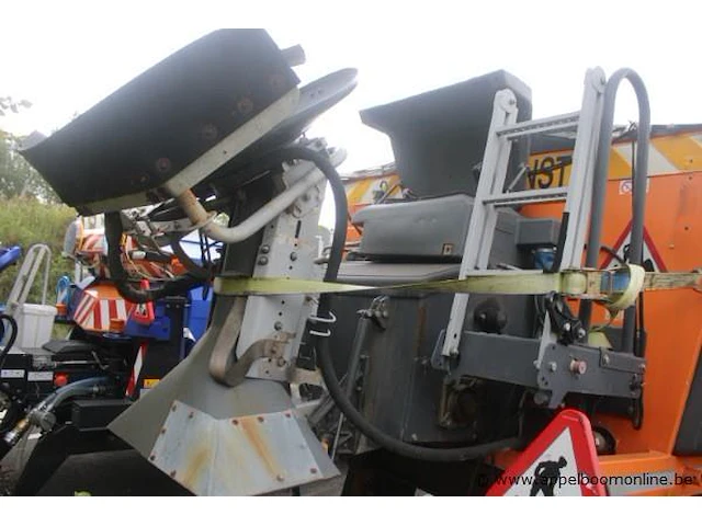 Zoutstrooier giletta uh4000 a/d, snr uh751ed41r, bj 2014, geen bediening, beschadigd - afbeelding 5 van  8
