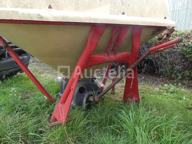 Zoutstrooier op 3-punts chassis merk en model onbekend - afbeelding 3 van  5