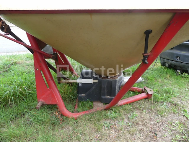 Zoutstrooier op 3-punts chassis merk en model onbekend - afbeelding 4 van  5