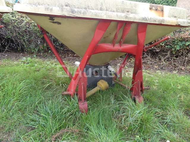 Zoutstrooier op 3-punts chassis merk en model onbekend - afbeelding 5 van  5
