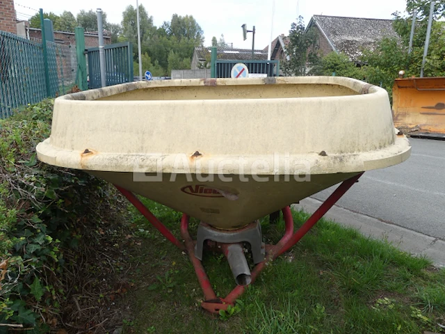 Zoutstrooier op 3-punts chassis merk en model onbekend - afbeelding 1 van  5