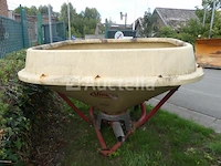 Zoutstrooier op 3-punts chassis merk en model onbekend - afbeelding 1 van  5