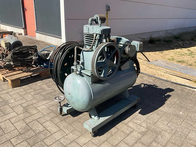 Zuiger compressor - afbeelding 1 van  9
