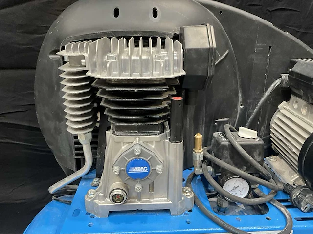 Zuigercompressor abac - afbeelding 19 van  19