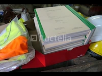 Zwaailampen, kruiwagens, bouwhelmen, fluorescerende vesten,... - afbeelding 3 van  8