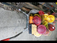 Zwaailampen, kruiwagens, bouwhelmen, fluorescerende vesten,... - afbeelding 4 van  8