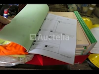 Zwaailampen, kruiwagens, bouwhelmen, fluorescerende vesten,... - afbeelding 5 van  8