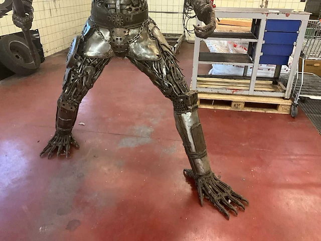 Zwaar decoratief metalen beeld "predator" - afbeelding 4 van  9