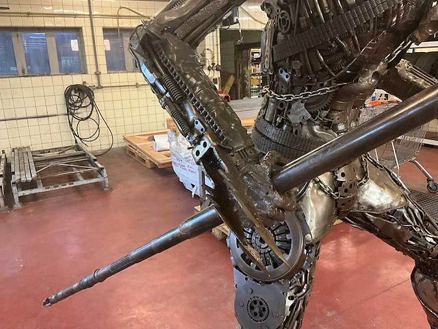 Zwaar decoratief metalen beeld "predator" - afbeelding 5 van  9