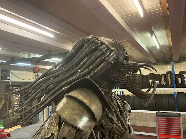 Zwaar decoratief metalen beeld "predator" - afbeelding 6 van  9