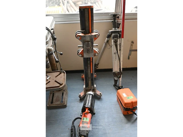 Zware boormachine met statief - afbeelding 3 van  4