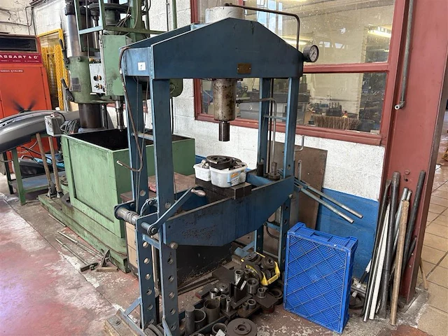 Zware hydraulische pers - afbeelding 1 van  10