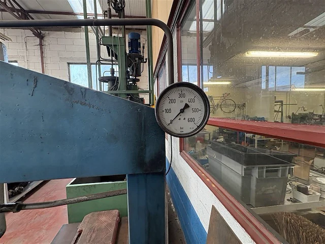 Zware hydraulische pers - afbeelding 4 van  10