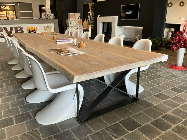 Zware massieve eiken tafel - afbeelding 1 van  6