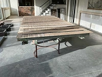 Zware metalen werk/snijtafel met houten bewerkingslatten - afbeelding 5 van  8