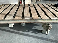 Zware metalen werk/snijtafel met houten bewerkingslatten - afbeelding 8 van  8