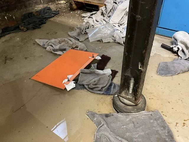 Zware metalen werktafel - afbeelding 3 van  4