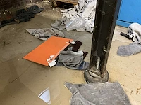 Zware metalen werktafel - afbeelding 3 van  4