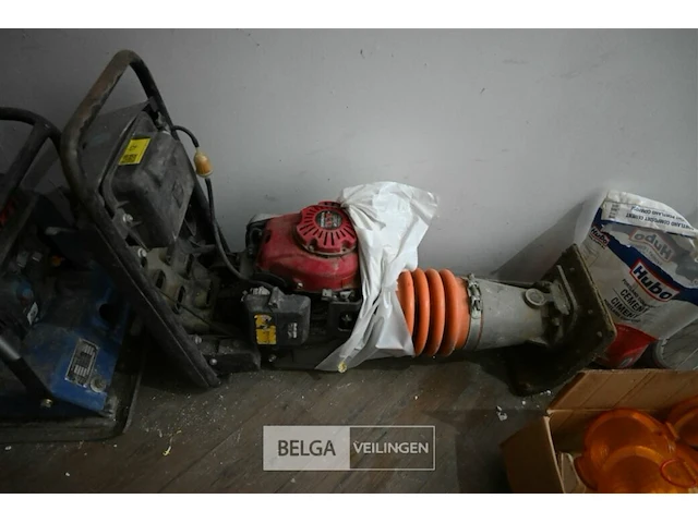 Zware vibratie stamper op benzinemotor - afbeelding 1 van  2
