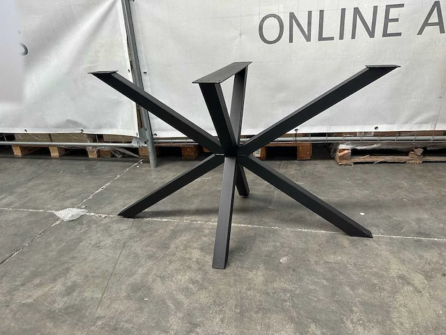 Zwart metalen spinpoot - afbeelding 1 van  3