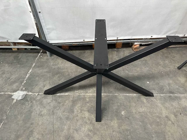 Zwart metalen spinpoot - afbeelding 2 van  3