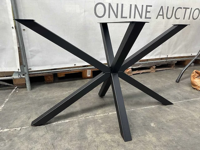 Zwart metalen spinpoot - afbeelding 3 van  3