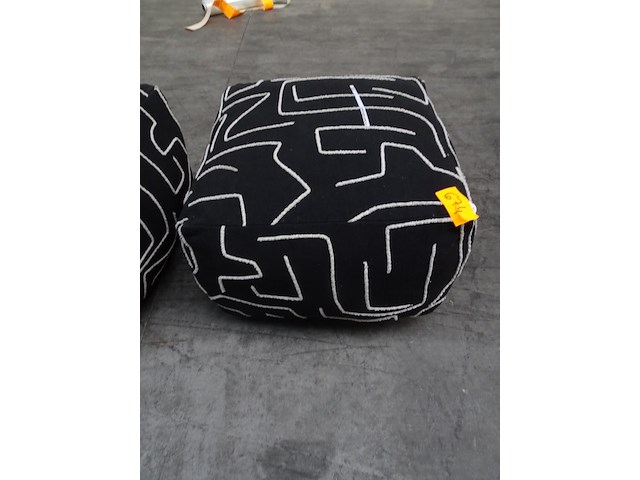 Zwart witte poef - afbeelding 1 van  1