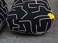 Zwart witte poef - afbeelding 1 van  1