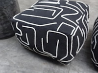 Zwart witte poef - afbeelding 1 van  1