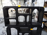 Zwarte houten kast - afbeelding 1 van  2