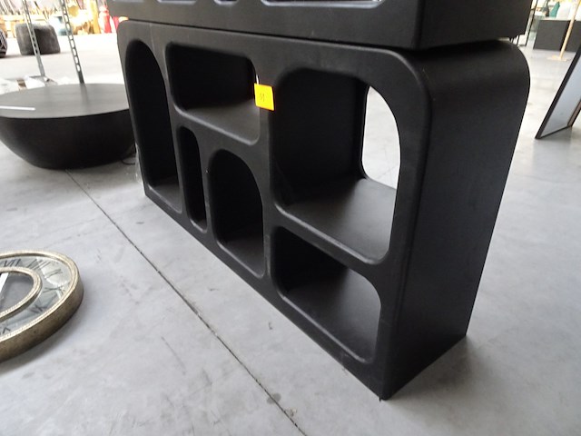 Zwarte houten kast - afbeelding 2 van  2