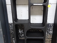 Zwarte houten kast - afbeelding 1 van  4