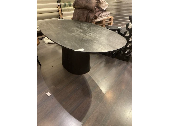 Zwarte houten tafel - afbeelding 2 van  4